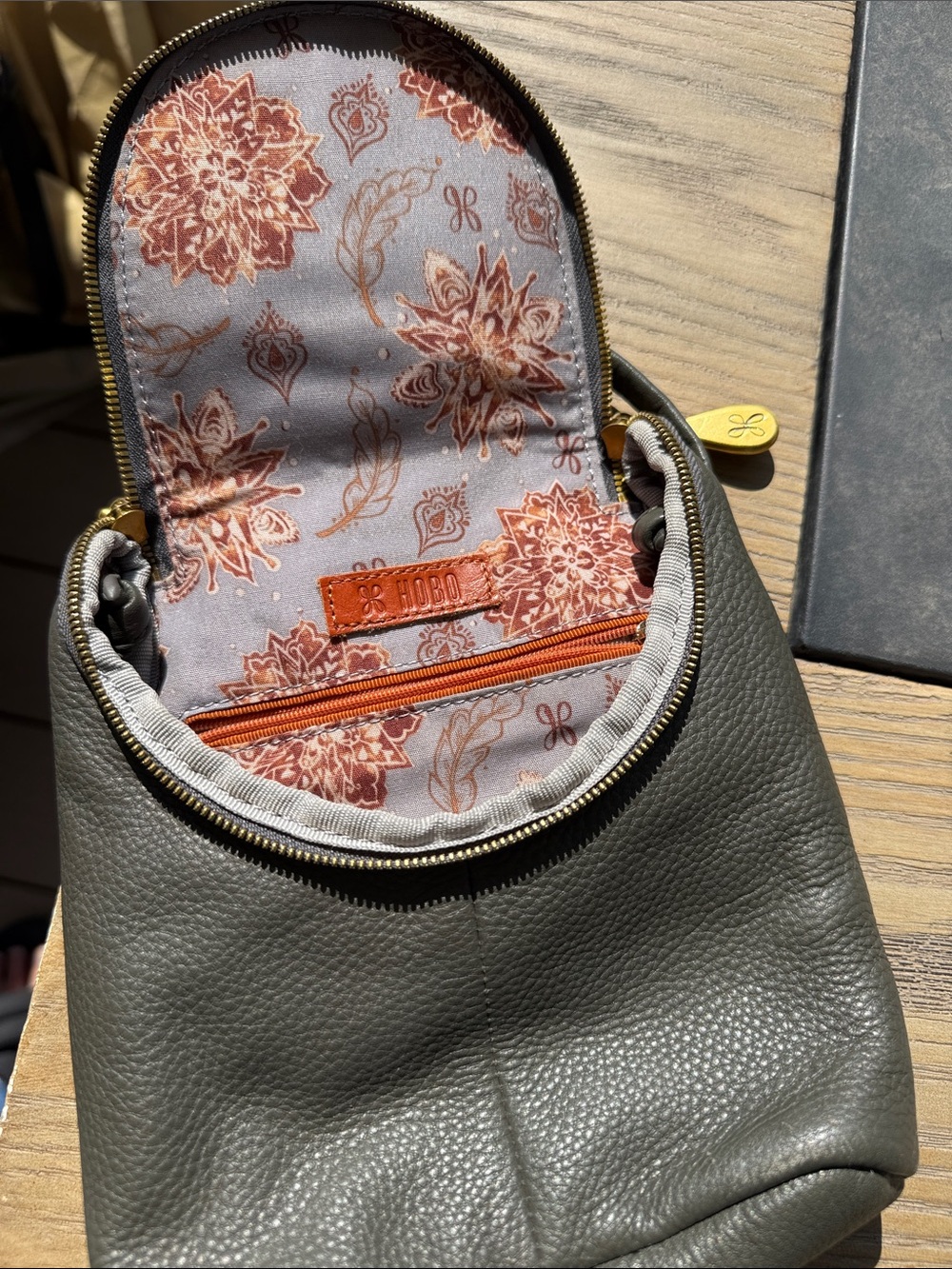 Hobo Fern Green Leather Crossbody Bag Purse - Picture 4 of 4